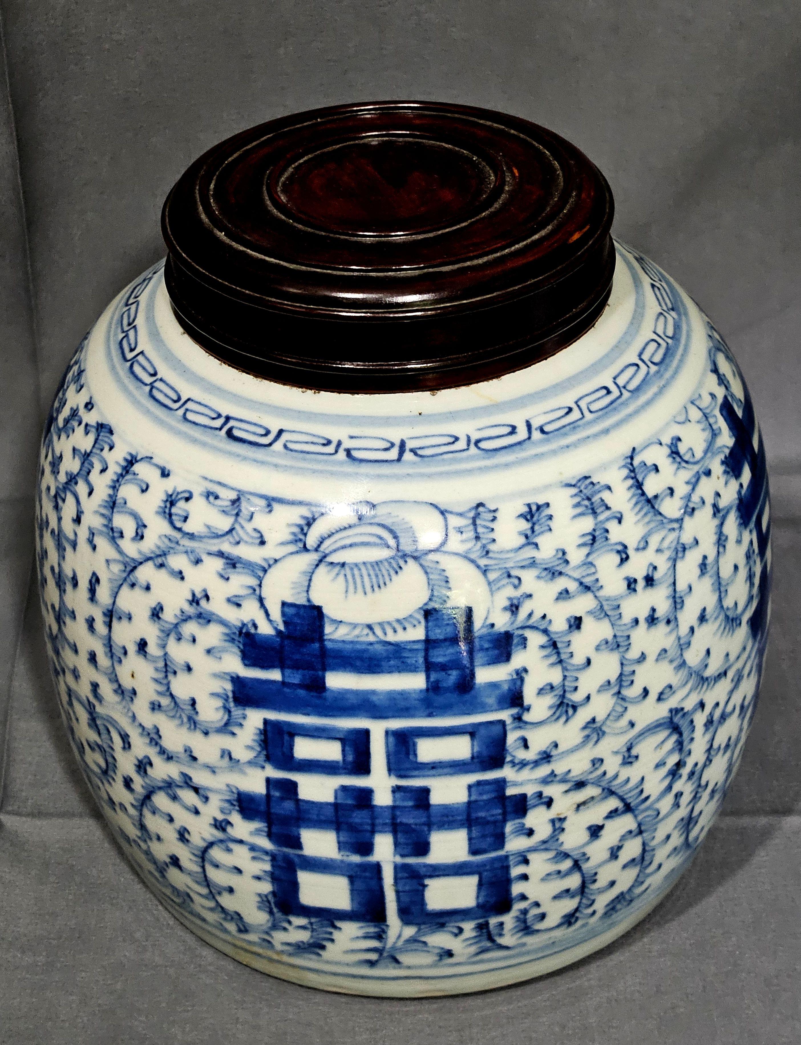 Paire de pots à gingembre anciens en porcelaine chinoise bleue et blanche, 19e siècle en vente 4