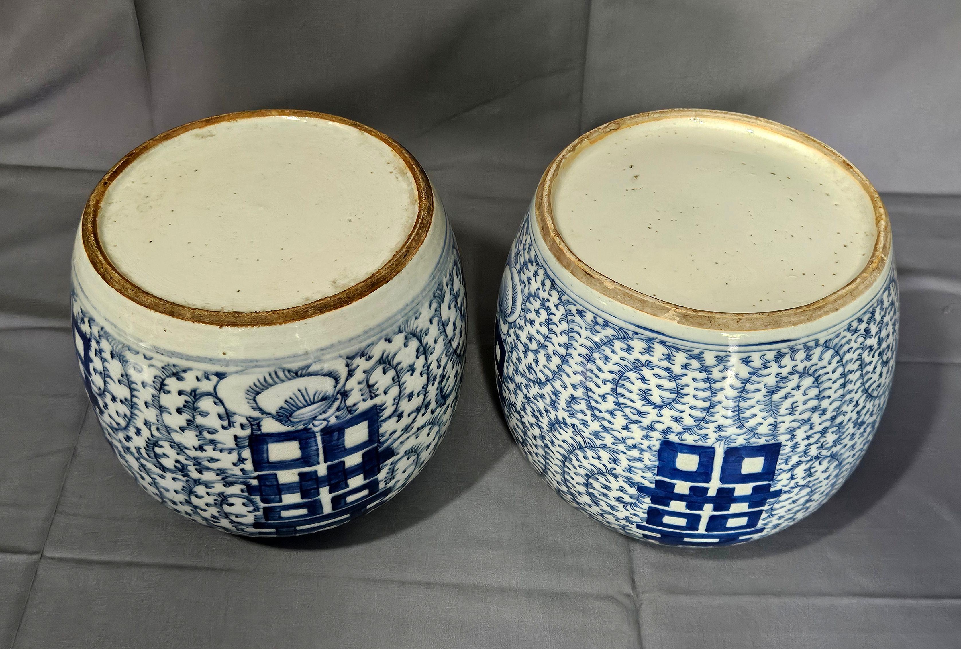 Paire de pots à gingembre anciens en porcelaine chinoise bleue et blanche, 19e siècle en vente 8