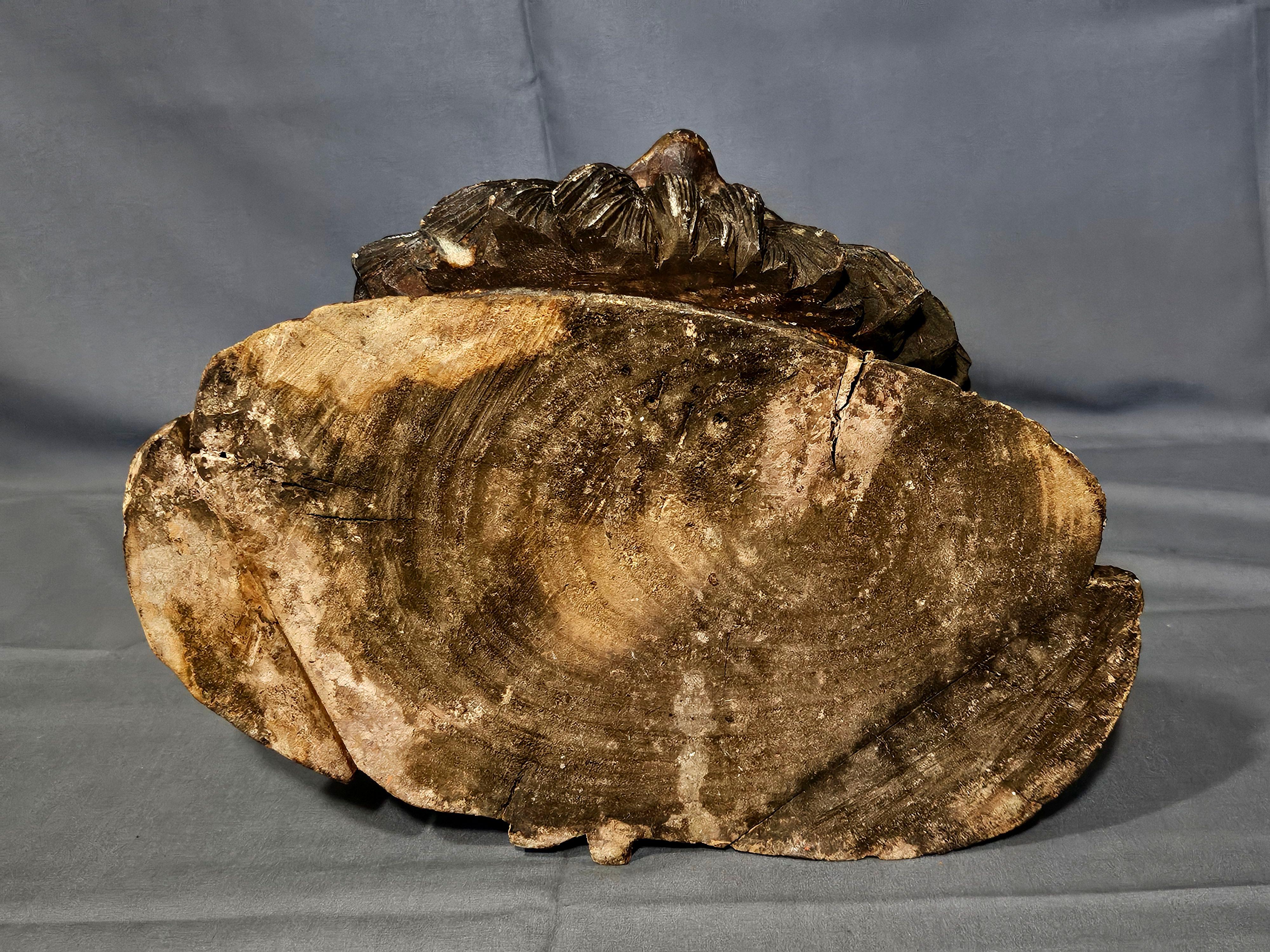 Grande tête ancienne en bois sculpté 