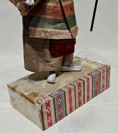 Antike japanische Hina-Puppe auf Holzsockel Nr. 031, Meiji-Zeit