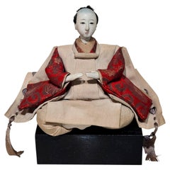 Antike japanische Hina-Puppe auf Holzsockel Nr. 052, Meiji-Zeit
