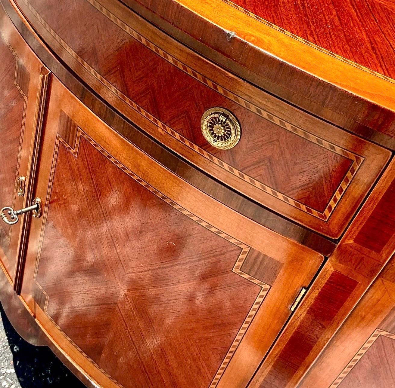 Fin du 20ème siècle Vintage Regency Marquetry Demilune Console Cabinet en vente 1