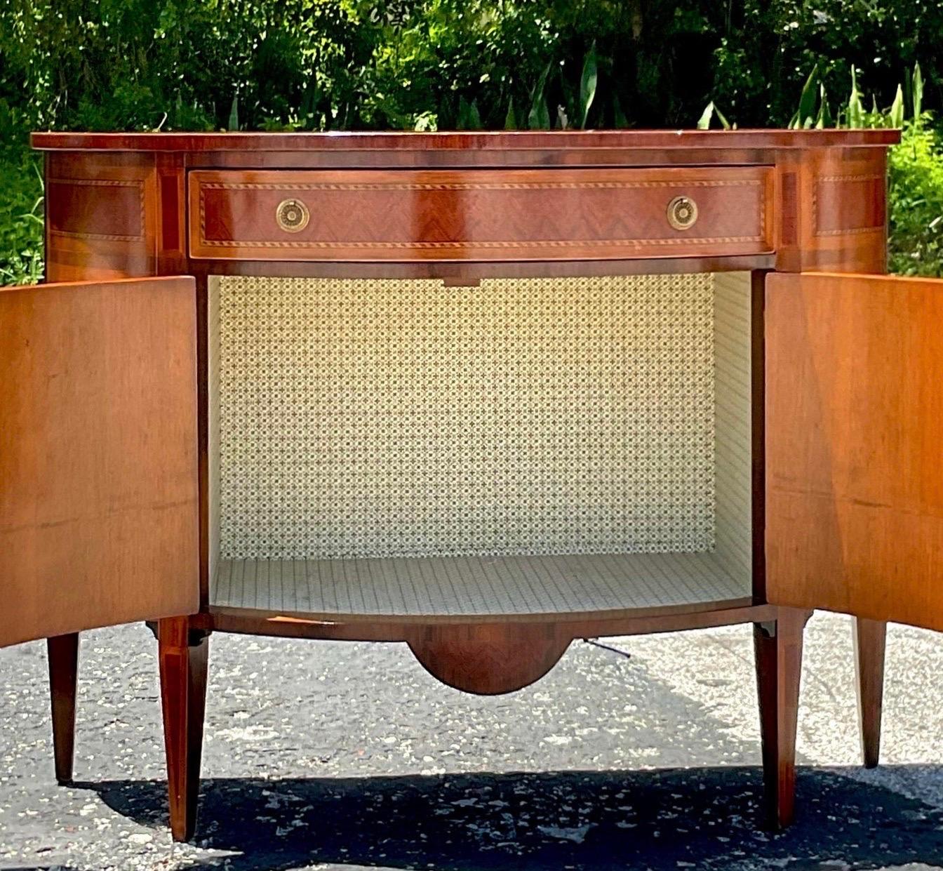 Fin du 20ème siècle Vintage Regency Marquetry Demilune Console Cabinet en vente 3
