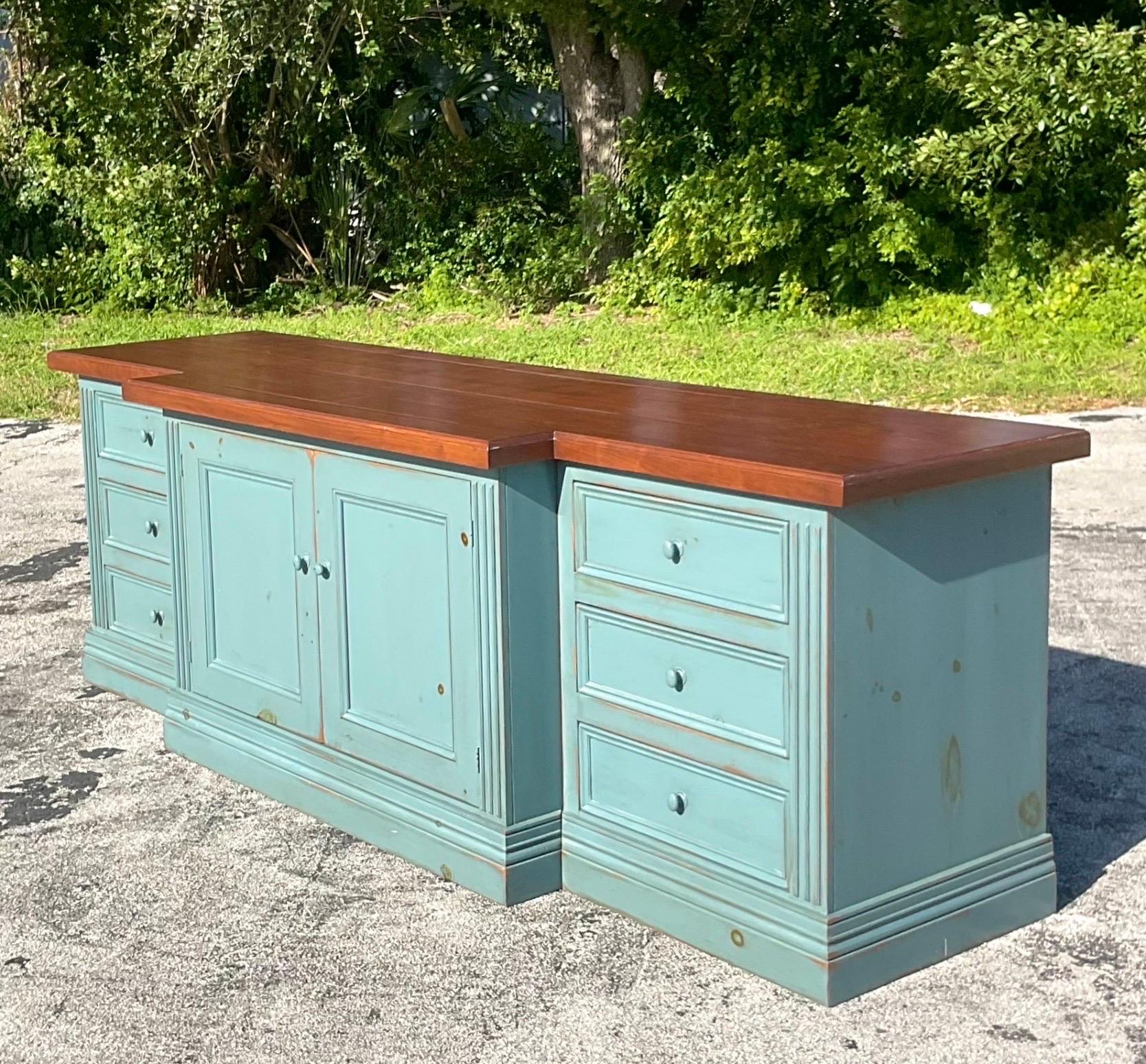 Fin du 20ème siècle Vintage Boho Monumental Blue Wash Credenza en vente 3