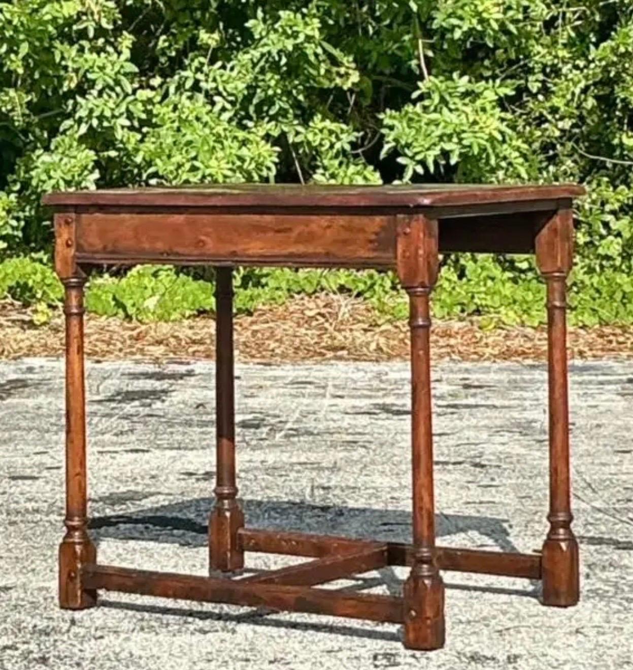 20ième siècle Table d'appoint vintage Boho Theodore Alexander Castle Bromwitch en bois de récupération en vente