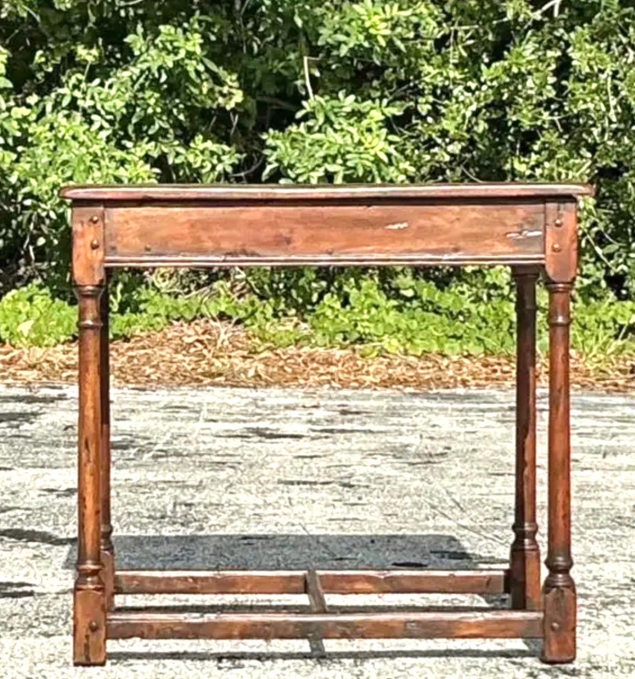 Table d'appoint vintage Boho Theodore Alexander Castle Bromwitch en bois de récupération en vente 2