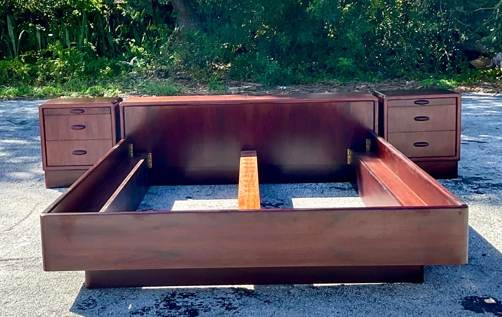Marco de cama Queen Vintage Drylund Rosewood en venta 4