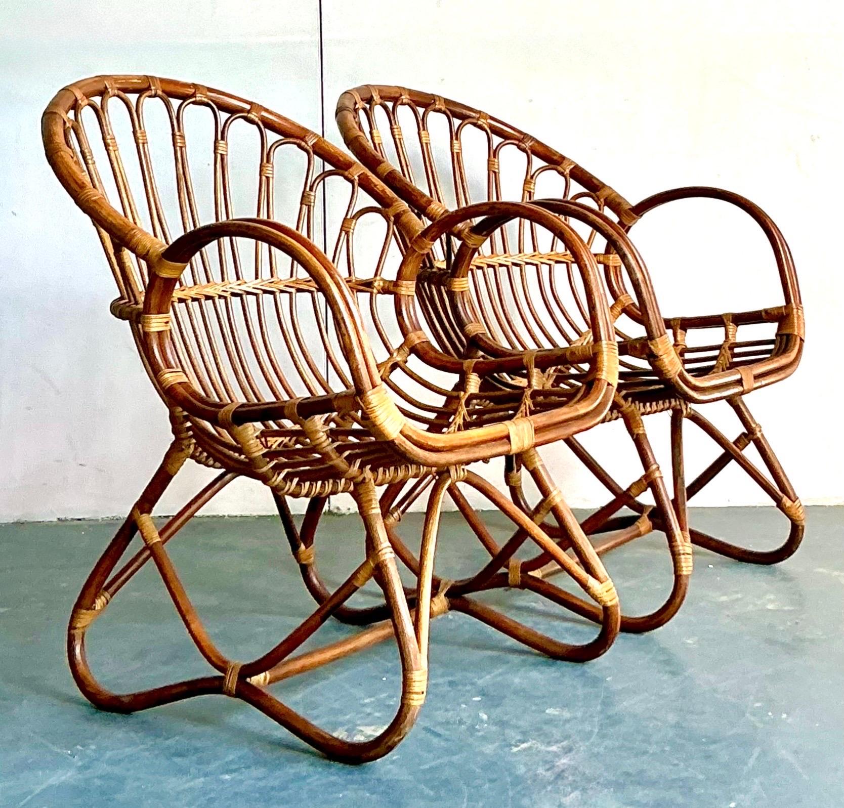 Pareja de tumbonas de ratán curvadas de estilo boho vintage en Bueno estado para la venta en West Palm Beach, FL