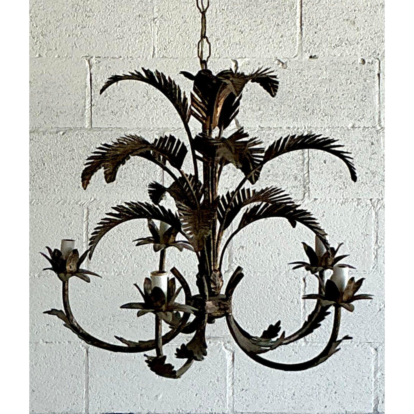 Lampadario vintage Regency con palme tagliate a punzone In condizioni buone in vendita a West Palm Beach, FL
