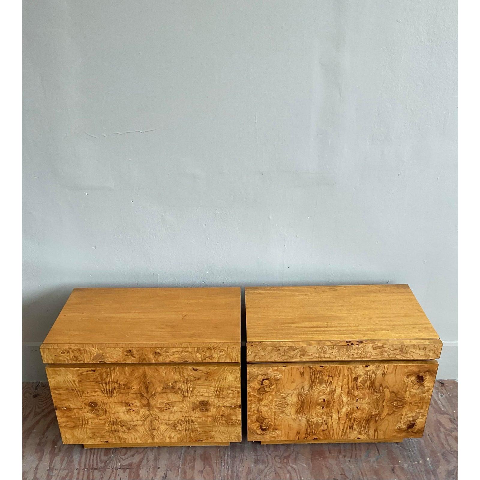 XX secolo Comodini vintage in legno di radica di Boho Lane's - Una coppia in vendita