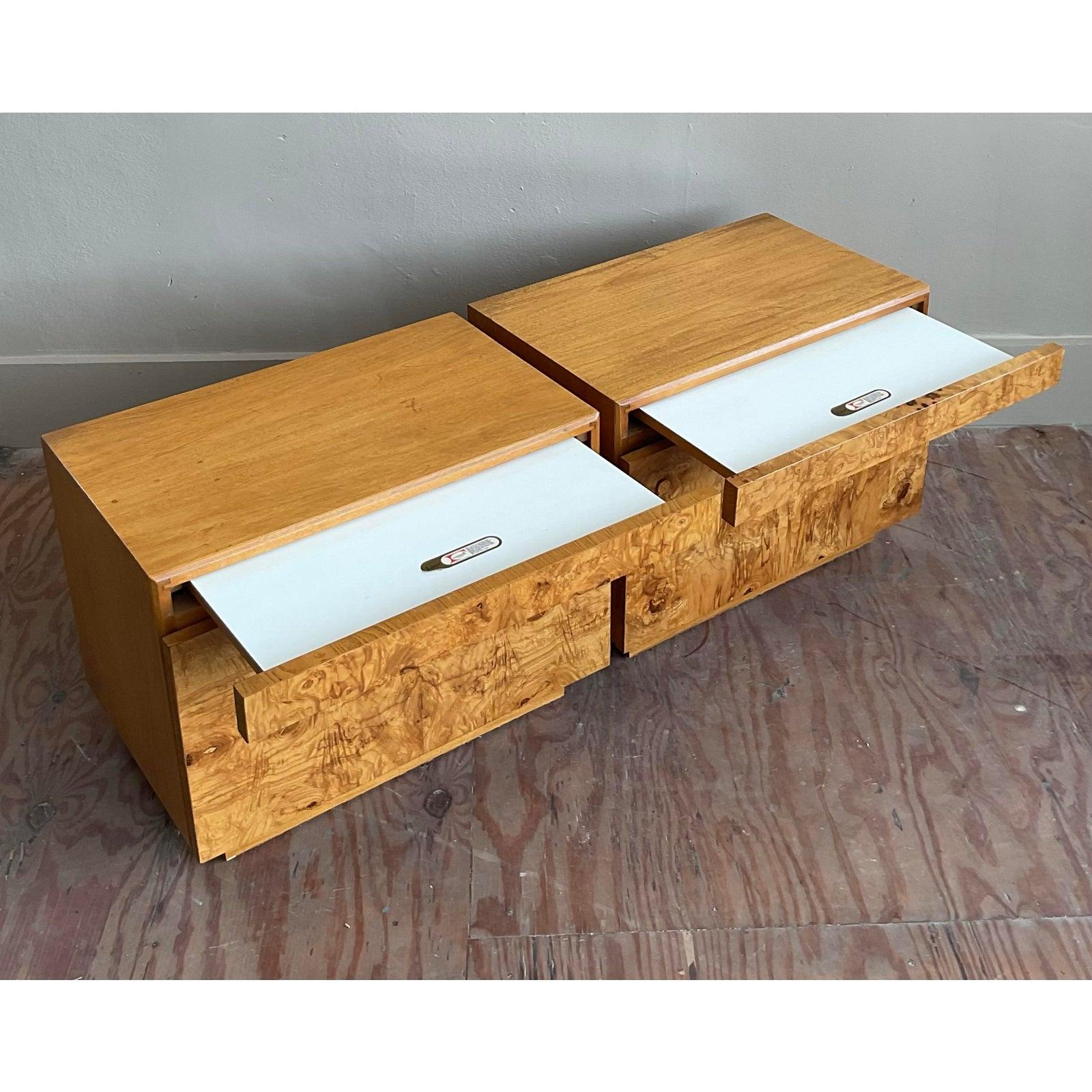 Comodini vintage in legno di radica di Boho Lane's - Una coppia in vendita 1