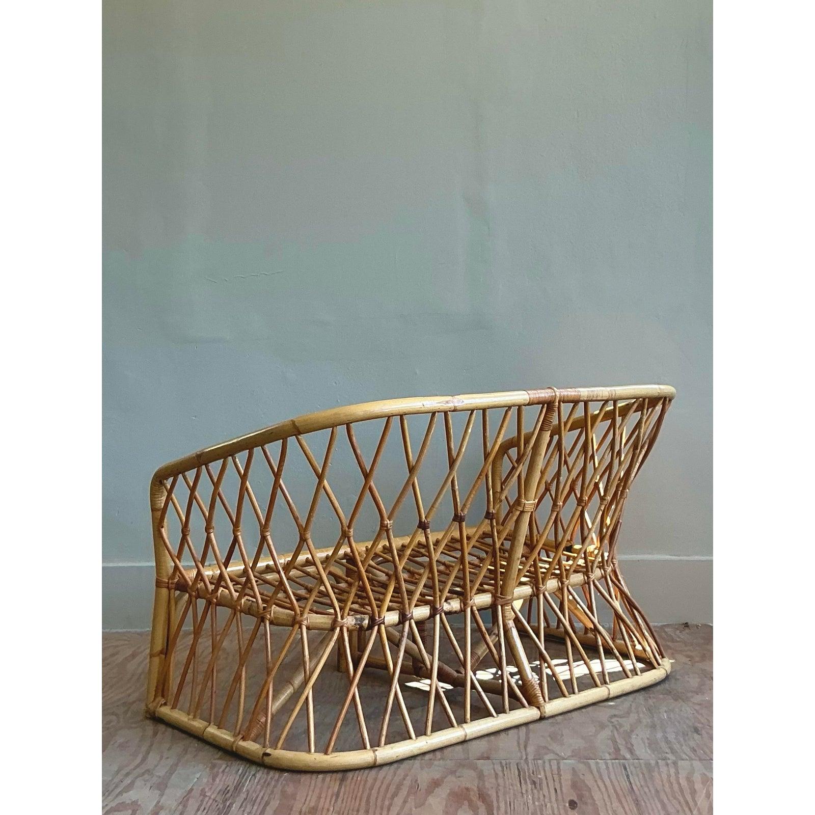 Vintage Coastal Trellis Bent Rattan Loveseat (Philippinisch) im Angebot