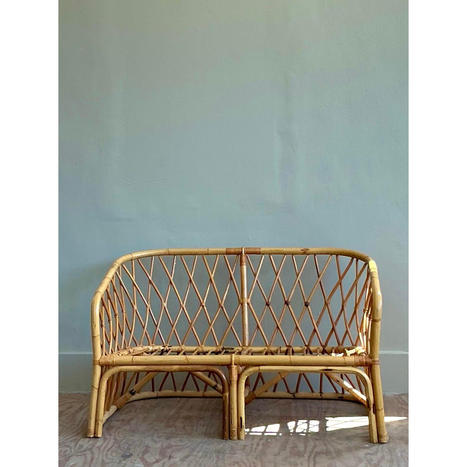 Vintage Coastal Trellis Bent Rattan Loveseat im Zustand „Gut“ im Angebot in West Palm Beach, FL