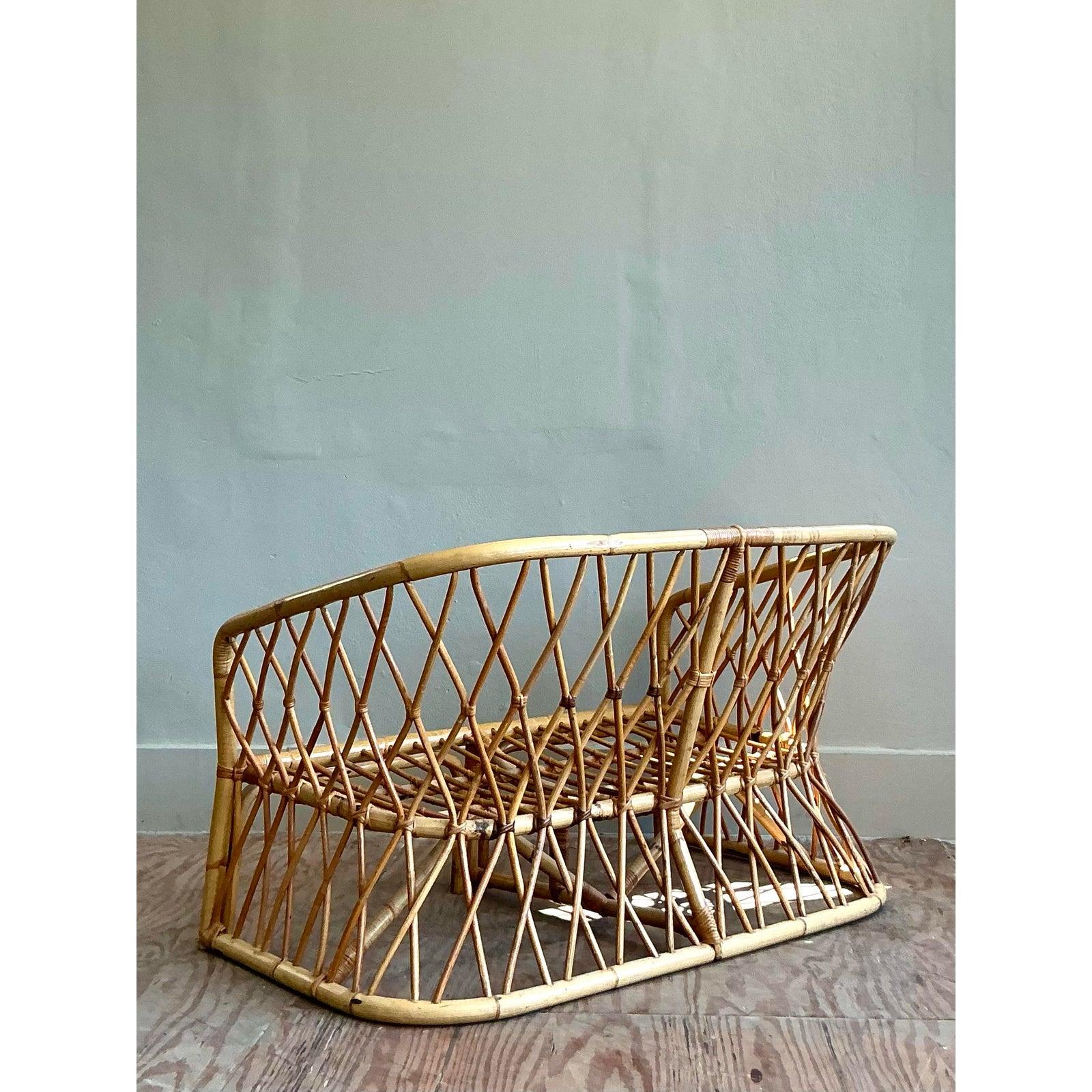 Vintage Coastal Trellis Bent Rattan Loveseat (Moderne der Mitte des Jahrhunderts) im Angebot