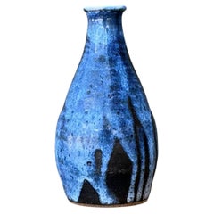 Vaso in ceramica smaltata blu vintage