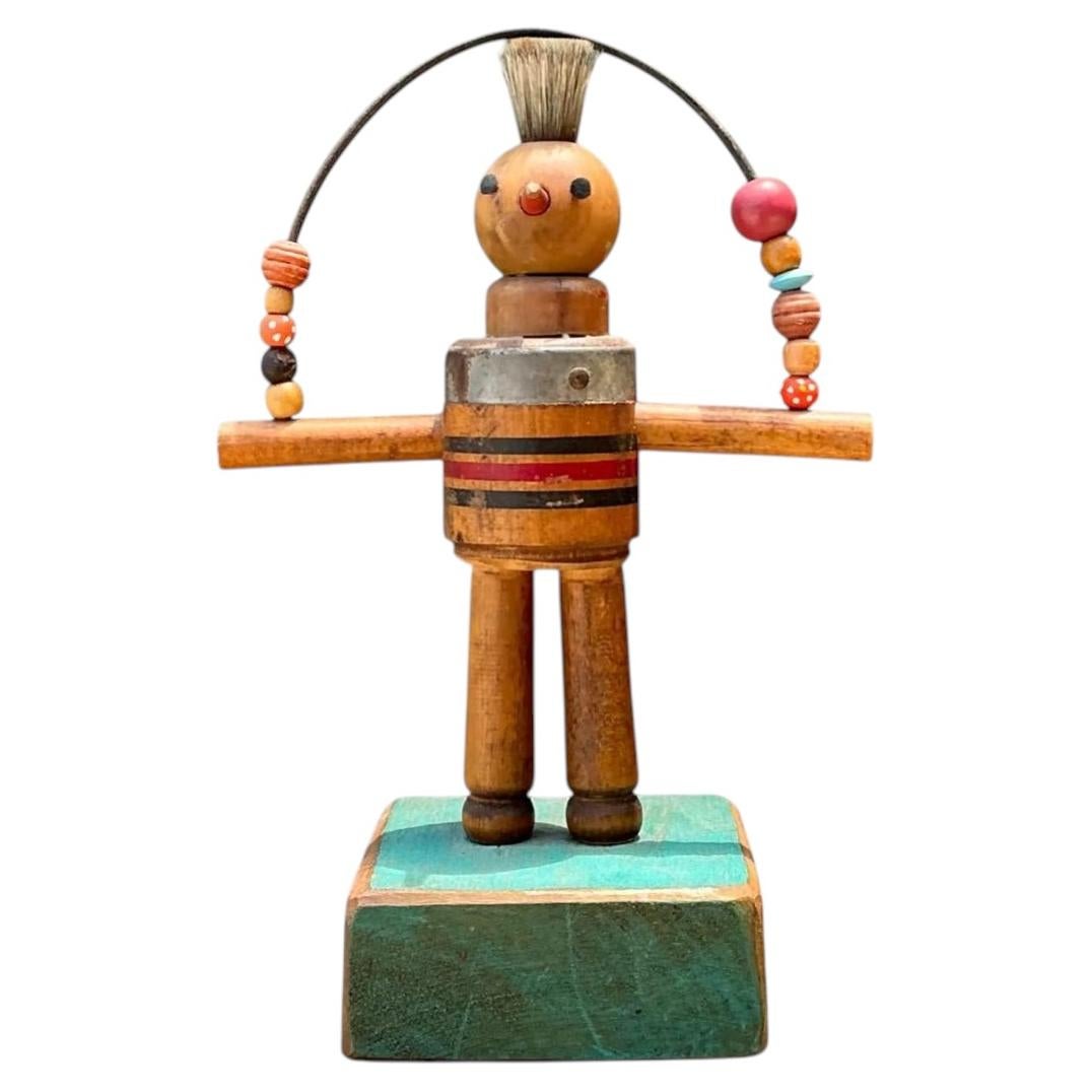 Scultura figurativa vintage in legno e metallo realizzata con oggetti di recupero