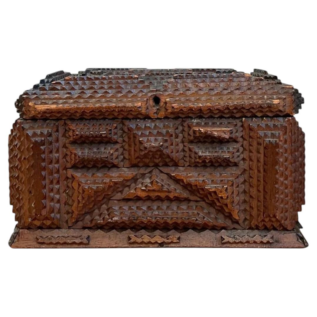 Scatola in legno in stile Tramp Art vintage