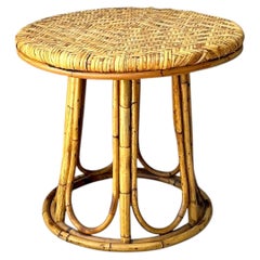 Beistelltisch im Vintage-Stil aus geflochtenem Rattan
