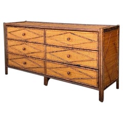 Comò vintage in rattan e legno con sei cassetti
