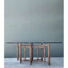 Table à manger ovale « McGuire » en rotin et verre