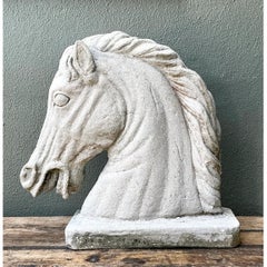Busto equestre vintage in cemento