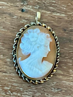 Vintage Victorian 12k Handcarved Cameo Pendant Brooch