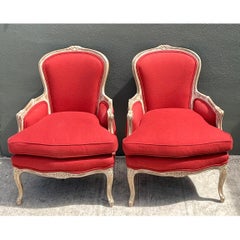 Paire de fauteuils bergère vintage en bois sculpté et rembourrés