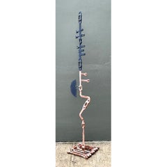 Metallskulptur im Vintage-Industriestil: geschweißter Schraubenschlüssel