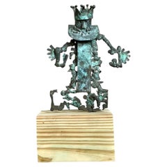 Vintage-Skulptur aus patiniertem Metall auf Holzsockel