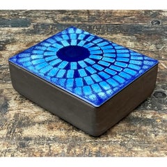 Scatolina vintage in ceramica con coperchio smaltato blu