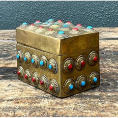 Scatola vintage in ottone con decorazioni