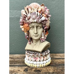 Büste im Vintage-Stil mit Muschelverzierung im Küstenstil