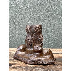 Vase vintage en céramique représentant un chat et une souche d'arbre