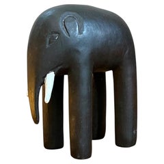 Figurita vintage de un elefante de madera