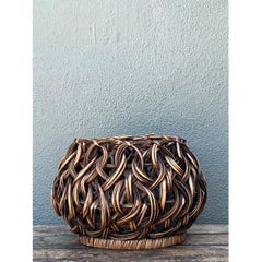 Cesta vintage de ratán tejida a mano