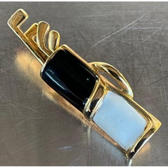 Vintage Black/White Enamel Golf Bag Brooch