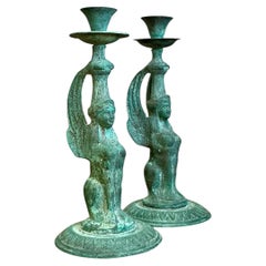 Candelabri vintage in metallo patinato a forma di sfinge alata - Coppia