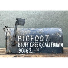 Cassetta postale vintage in metallo a forma di Bigfoot