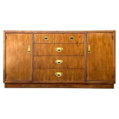 Buffet de campagne vintage Drexel avec finitions en laiton
