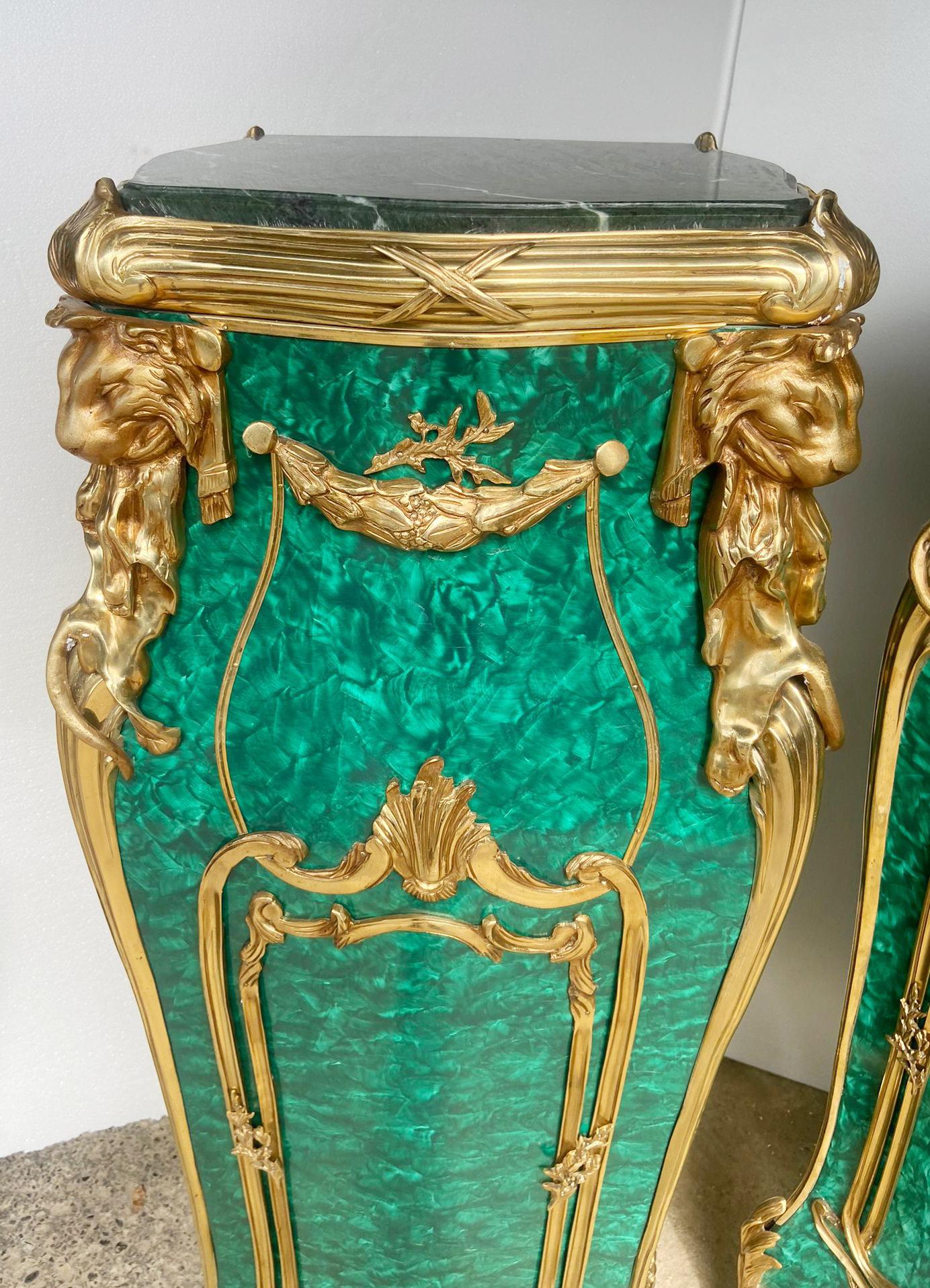 Malachite Paire de guéridons en malachite de style Napoléon III A Link en vente