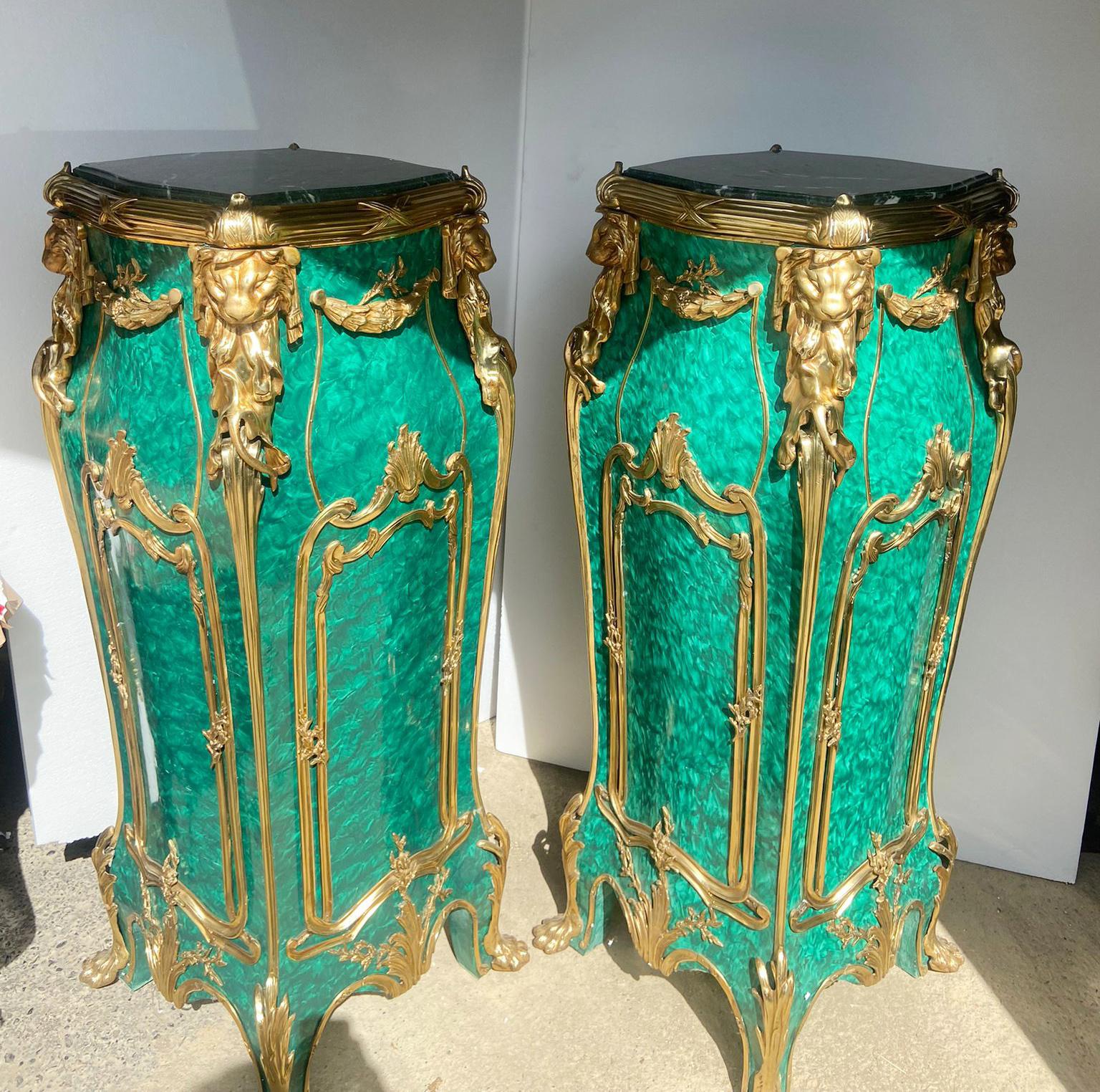 Provincial français Paire de guéridons en malachite de style Napoléon III A Link en vente