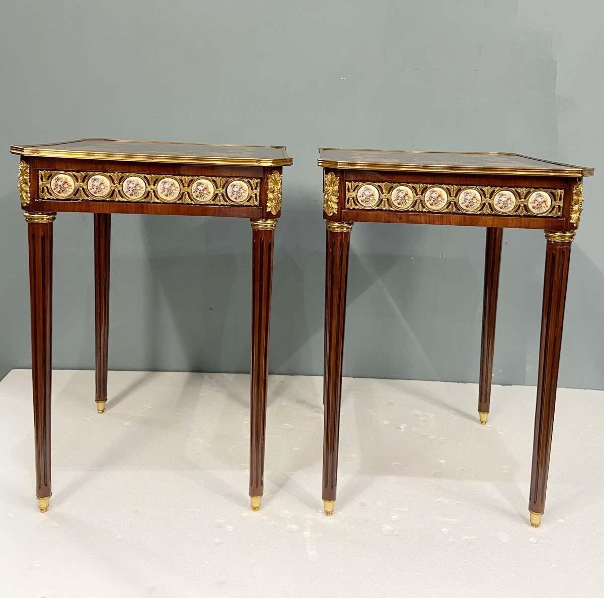 Paire de tables d'appoint Louis XVI Sèvres Plaques d'extrémité en vente 2