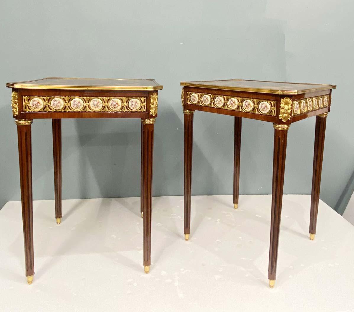 Paire de tables d'appoint Louis XVI Sèvres Plaques d'extrémité en vente 3