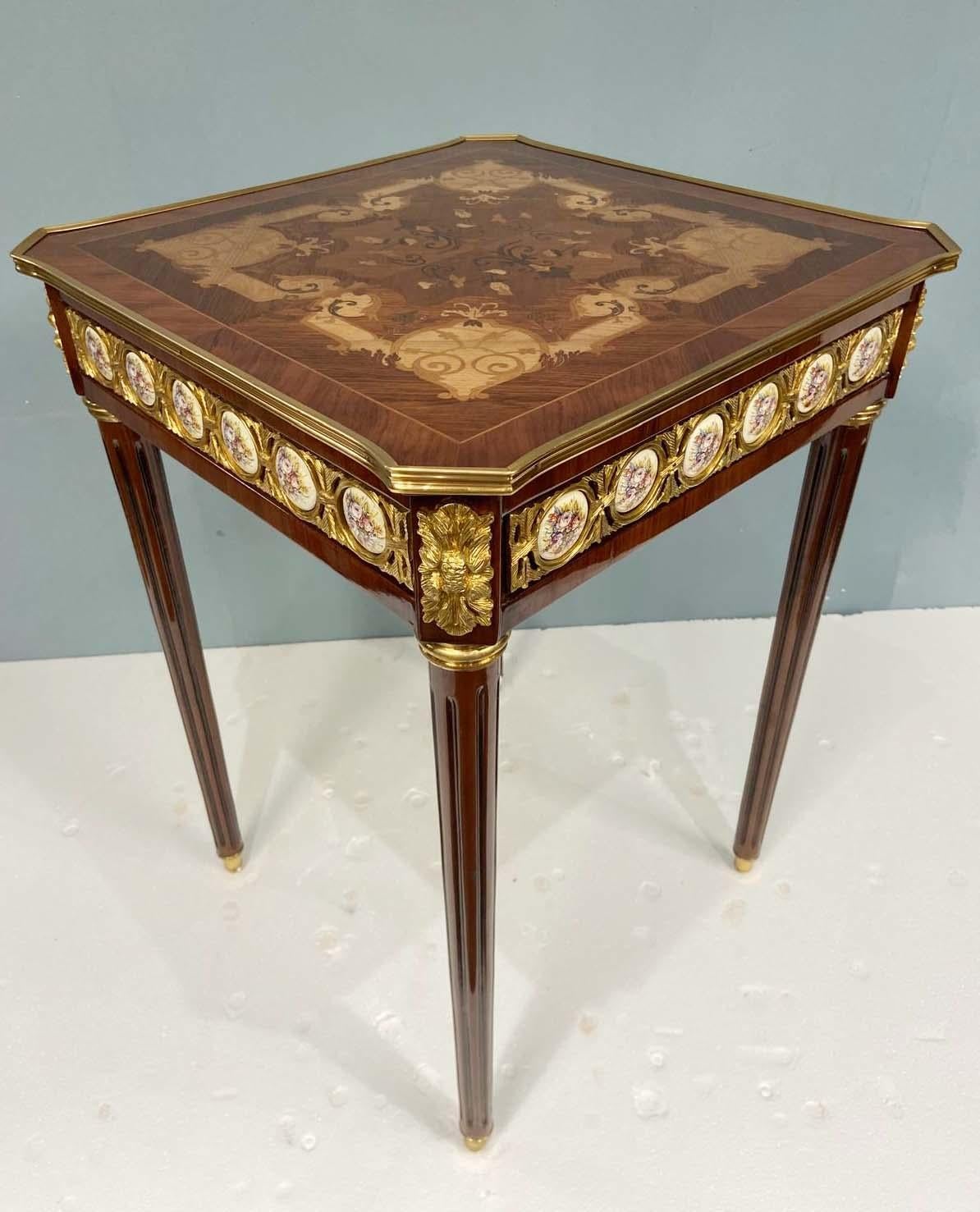 Paire de tables d'appoint Louis XVI Sèvres Plaques d'extrémité en vente 5