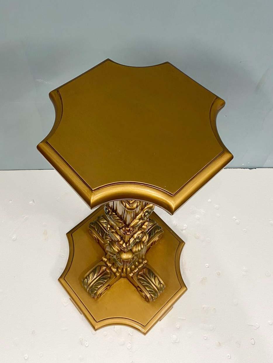 Legno Coppia di piedistalli francesi dorati Neo Classico Barocco in vendita