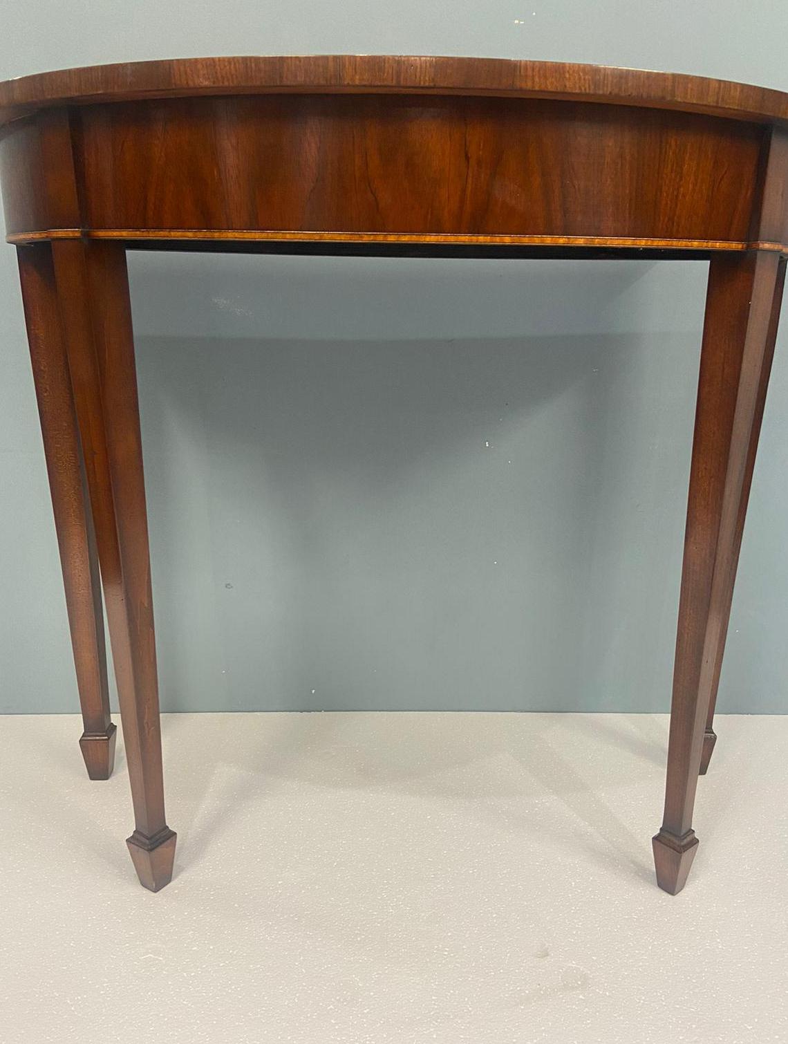 20ième siècle Table console Sheraton Demi Lune Acajou en vente