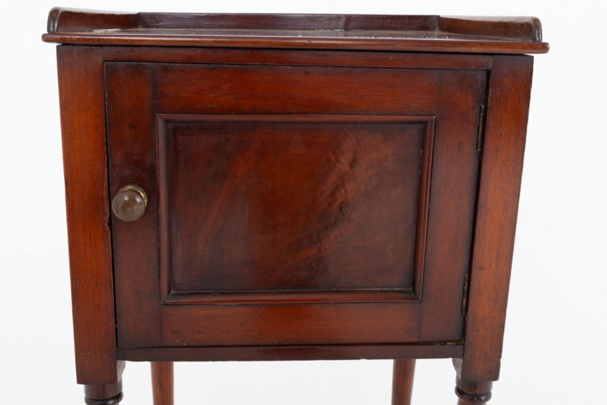 Inizio XX secolo Comodino Regency in mogano Antiquariato d'epoca in vendita