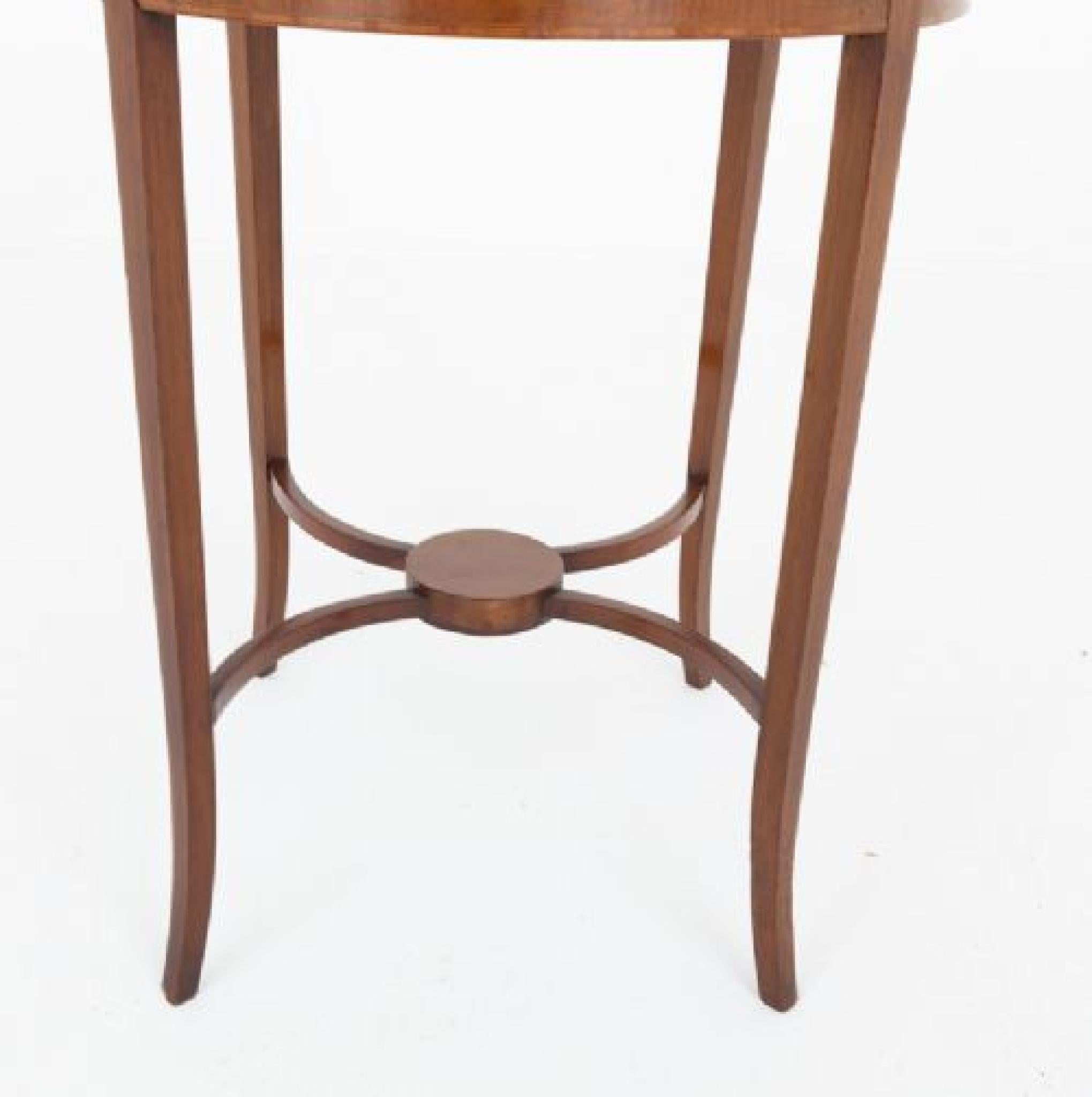 Début du 20ème siècle Table d'appoint Sheraton Acajou Antique Revival en vente