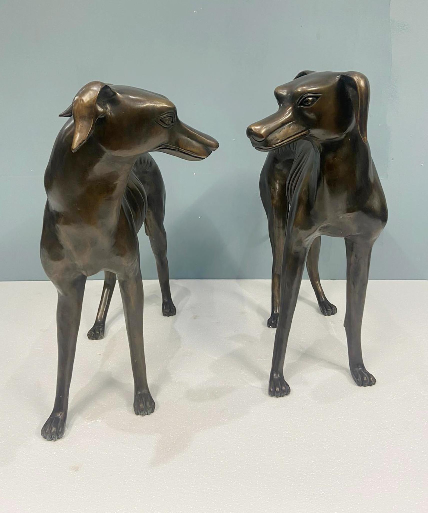 Paire de chiens lévriers en bronze Sculpture Art Déco Whippet Canine Bon état - En vente à Potters Bar, GB