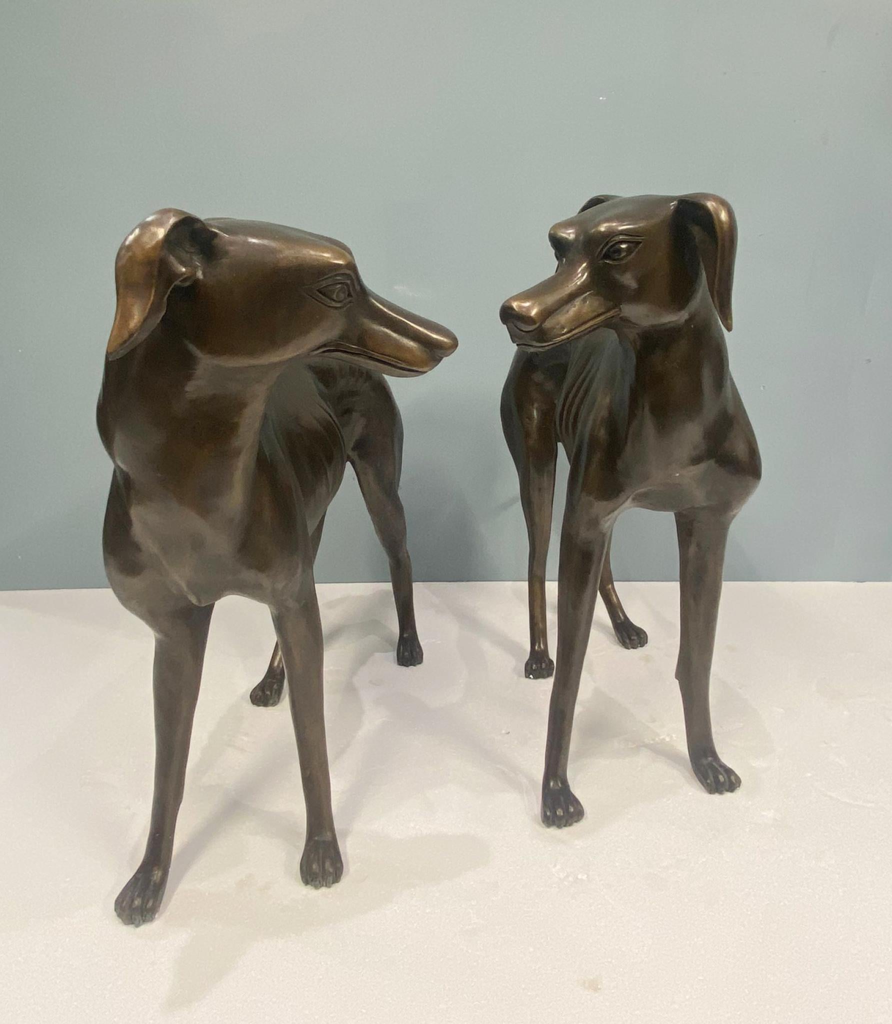 Paire de chiens lévriers en bronze Sculpture Art Déco Whippet Canine en vente 1